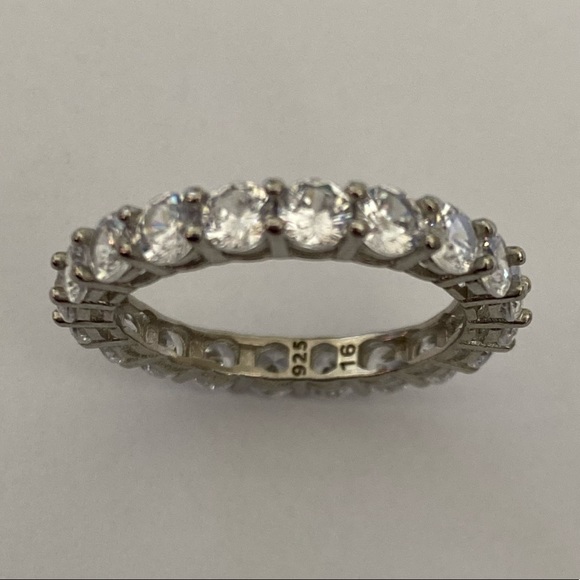 925 Silver band ring clear cz stones - Picture 2 of 4